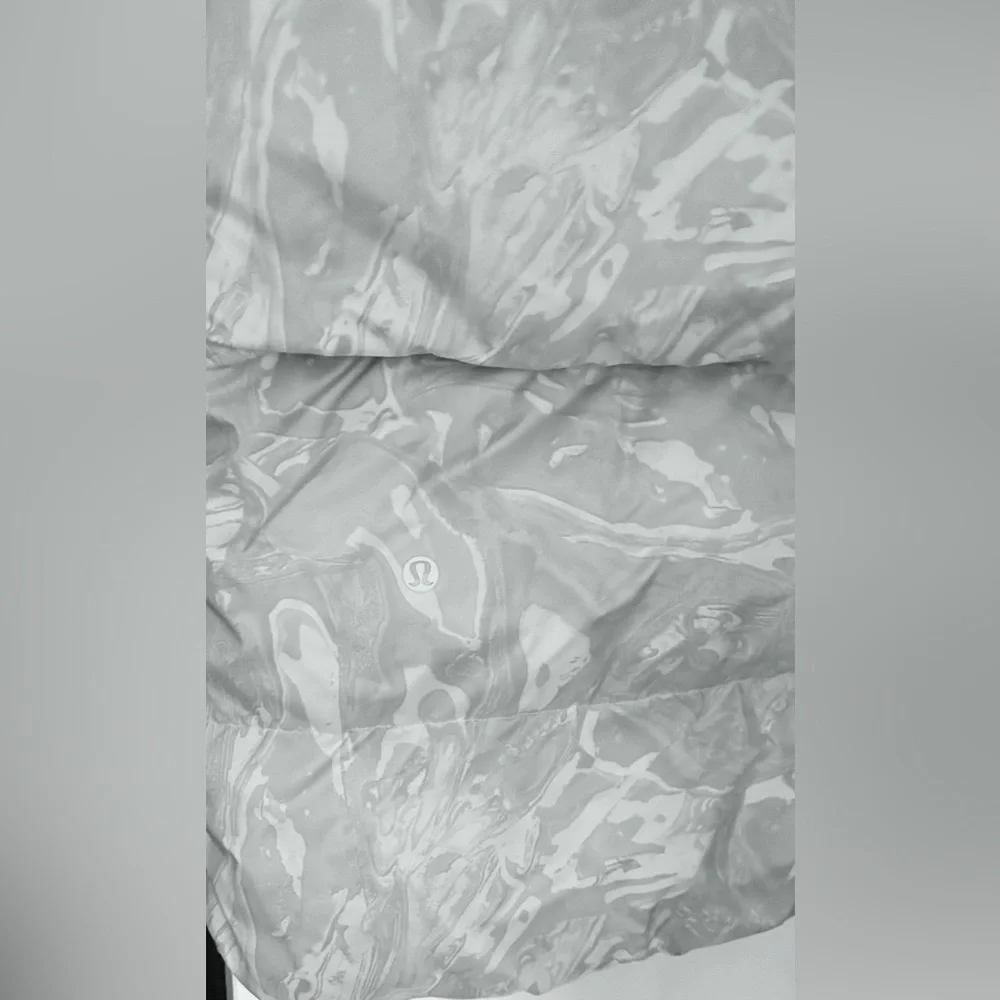 lululemon athletica Light Gray Marble-Print Puffer Vest - Picture 5 of 16